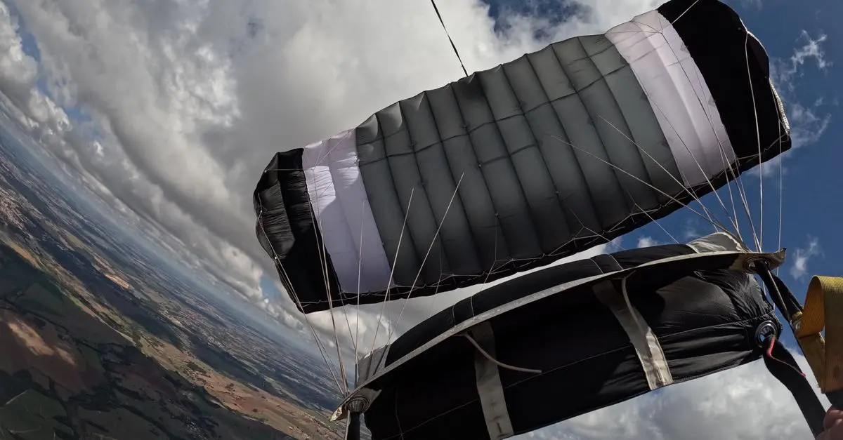 Les équipements indispensables pour le parachutisme
