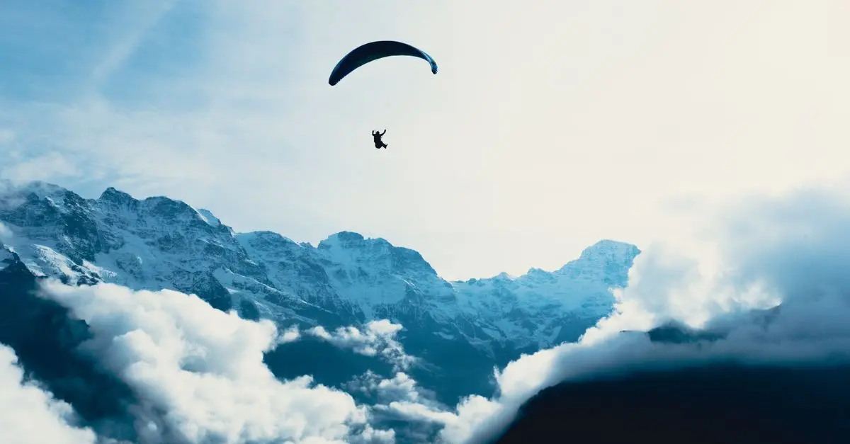 Les conseils essentiels pour un vol en parachute sécurisé