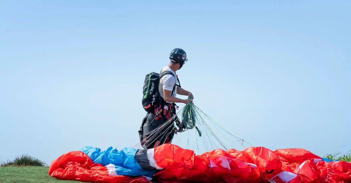 Les équipements essentiels pour un saut en parachute réussi