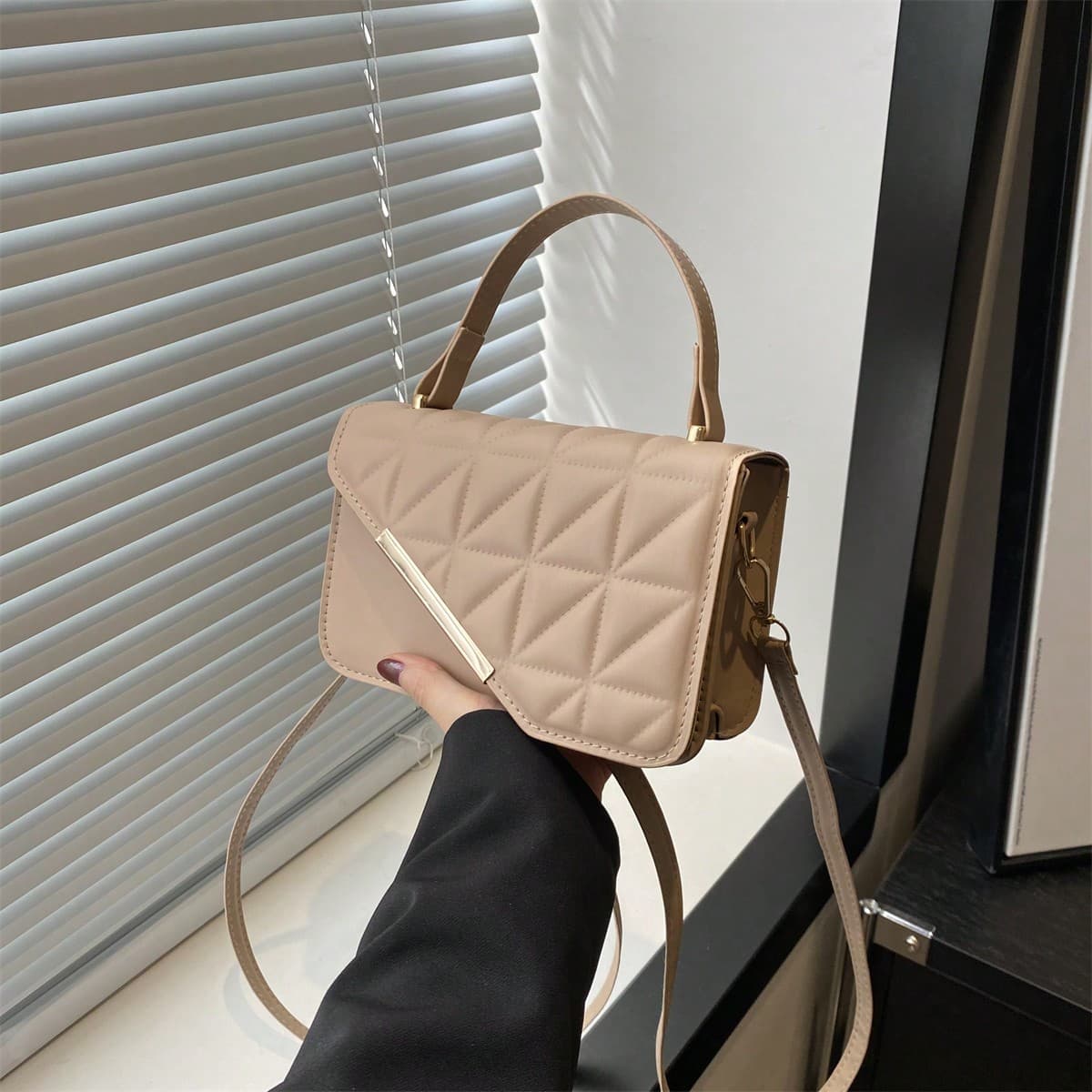 Sac carré léger mini matelassé avec chaine, Décoration d'affaires décontracté pour adolescentes, étudiantes et travailleuses, novices et