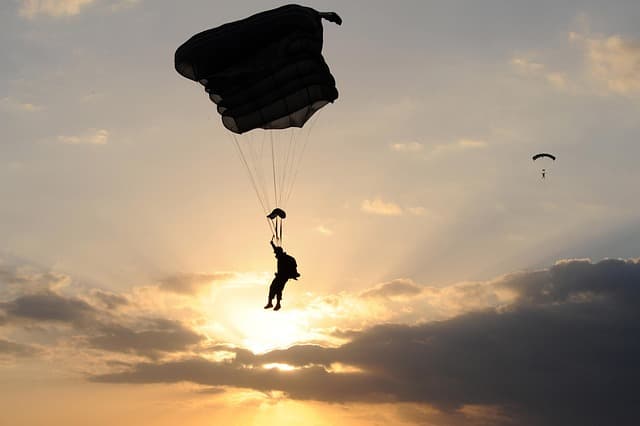 Comment choisir un bon centre de parachutisme pour votre premier saut